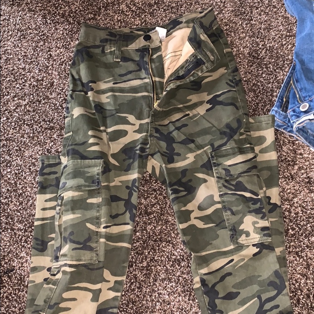 Camo cargo jeans ( fashion nova)